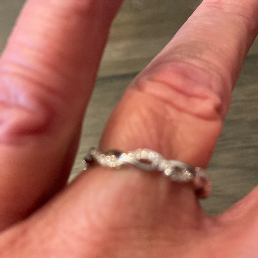 Ring- Size 7 Silver Cubic Zirconia  twist ring NWT - Picture 7 of 12